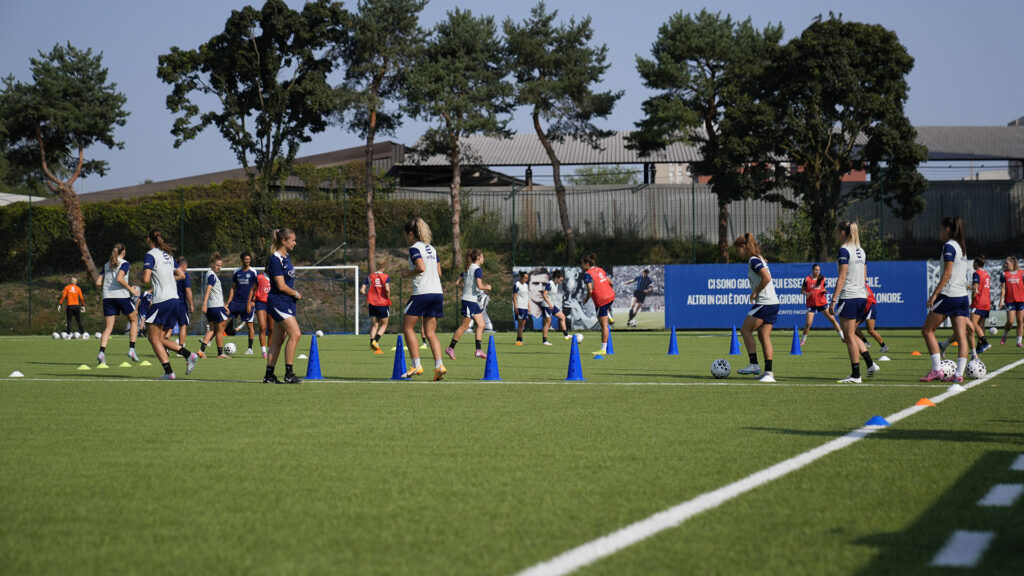 Player Profile - Lina Magull - Back